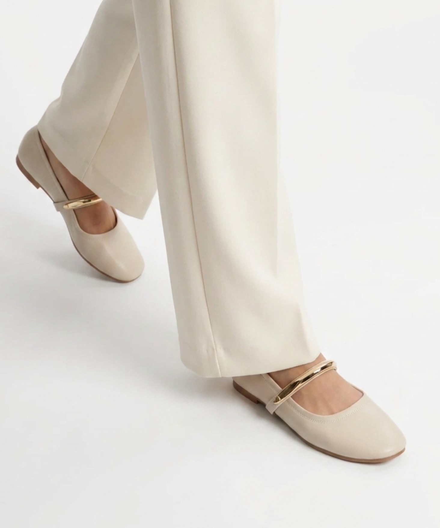 Bailarina detalle met&aacute;lico image number null